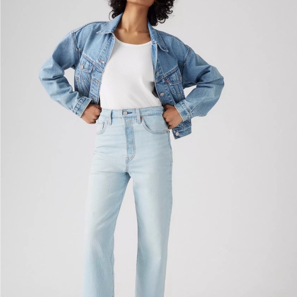 Levi’s Light Blue Denim Ribcage Straight Ankle  Jeans- Size 31/29